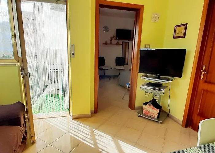 Eden House Apartment *