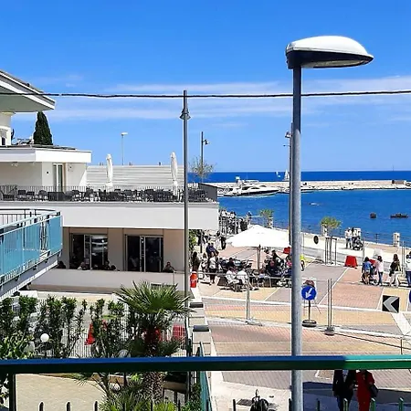 Eden House Apartment *